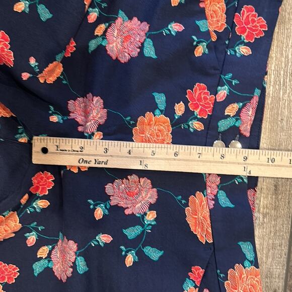 Chico's Women's Secret Stretch Crop Pants Floral Navy Size 2 - Picture 5 of 7